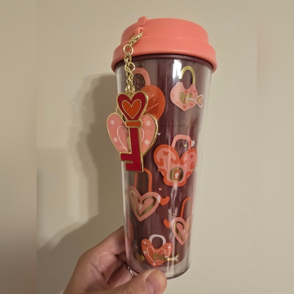 NWT Starbucks 2026 LATAM Valentine's Day Acrylic Tumbler With Charm - Picture 2 of 10